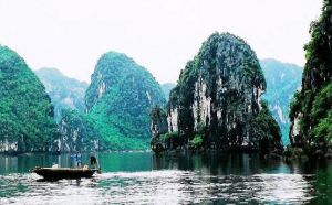 luscious travel - halong-bay-vietnam.jpg